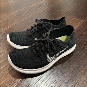 Nike Free Run Flyknit black white runners